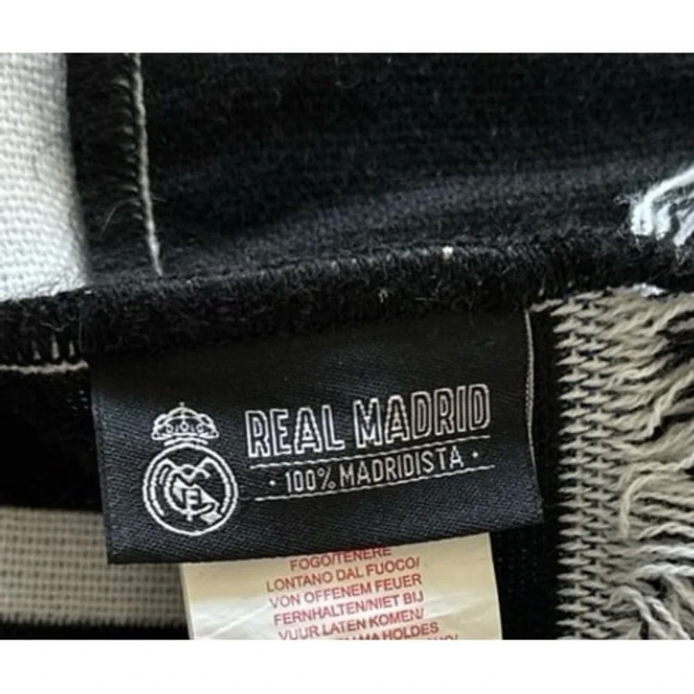Real‎ Madrid Soccer Scarf - Icon Sports Official Merchandise - Black & White